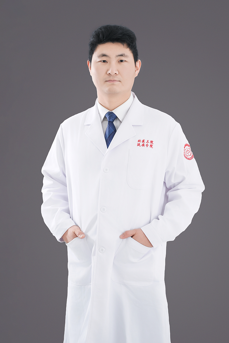 唐彦超  北京大学第三医院 医学博士 主任医师 骨科主任